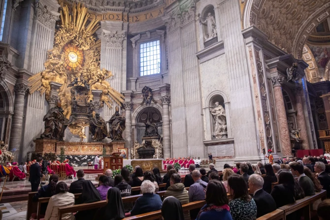 St. Peter's Basilica / Altar of the Chair