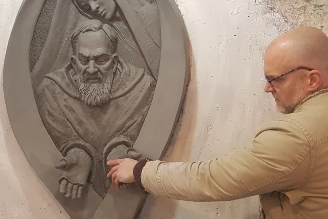 padre pio sculpture blessed Virgin Mary