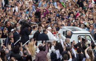 Pope Francis greets the crowd from the popemobile on Easter Sunday morning, April 20, 2025. Credit: Daniel Ibáñez/EWTN News